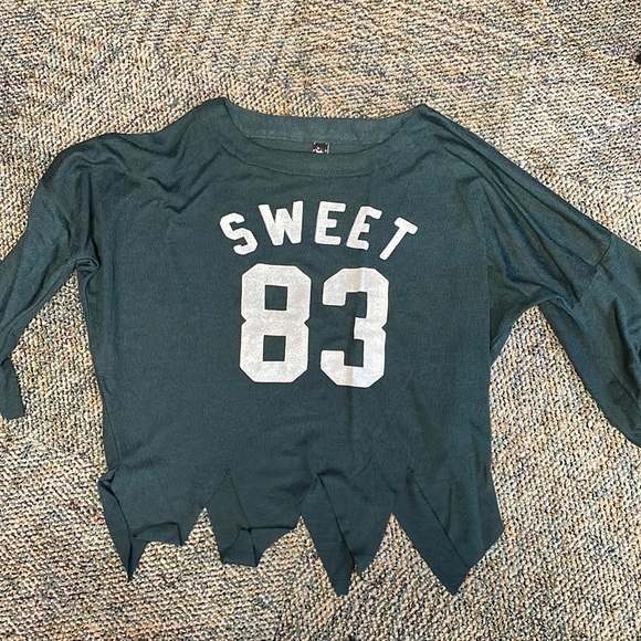 Green top - Picture 1 of 1